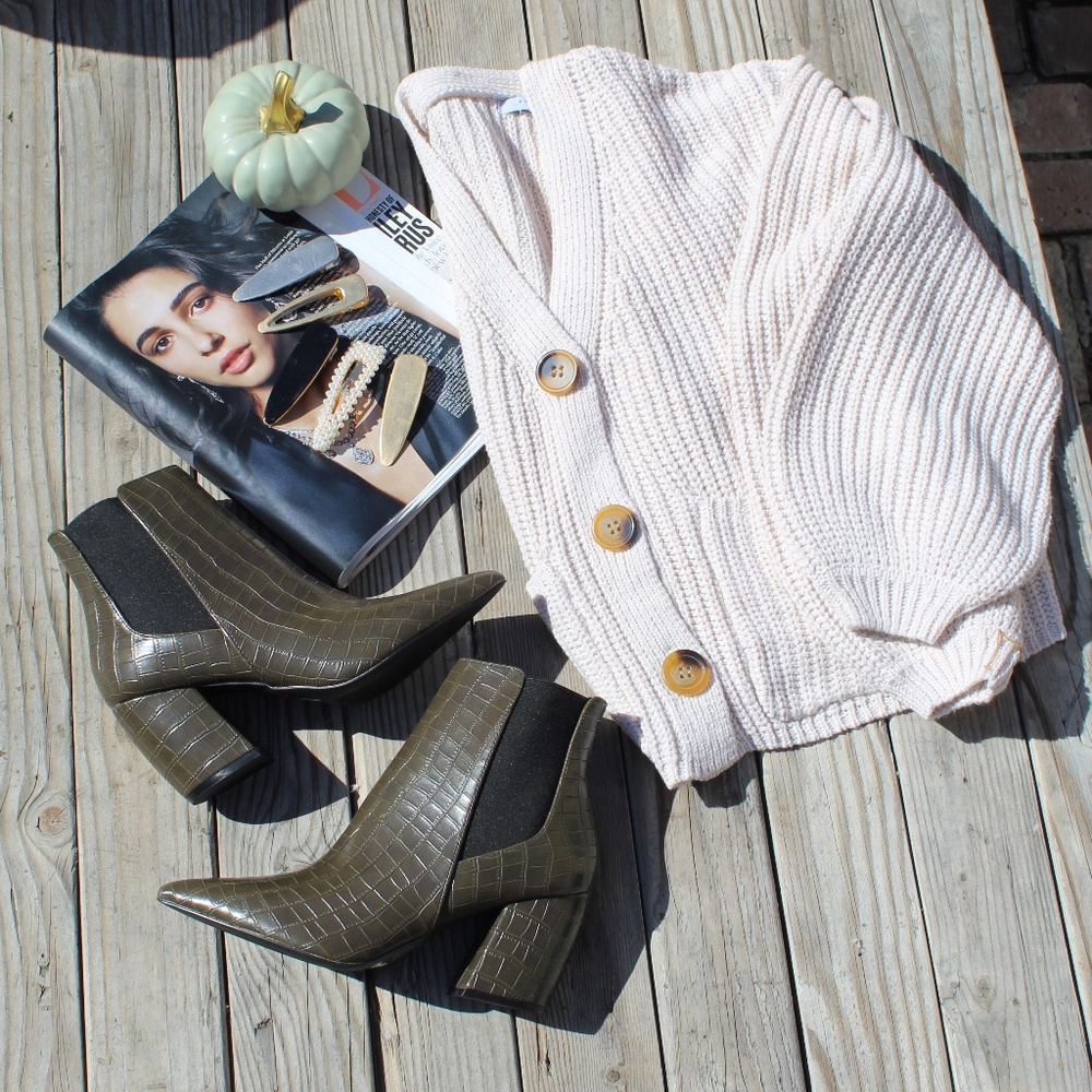 🚨//Fall Must Haves// Croco print Bootie - Picture 5 of 8
